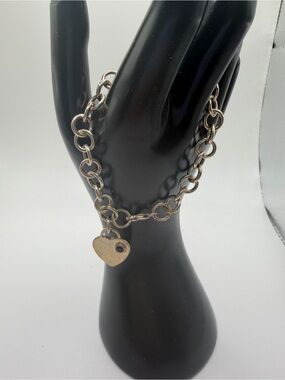Sapphire bezel set in 925 Silver Heart Charm Chain Bracelet